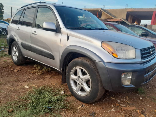 Toyota RAV4, Voitures, Conakry