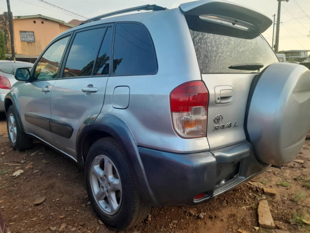 Toyota RAV4, Voitures, Conakry