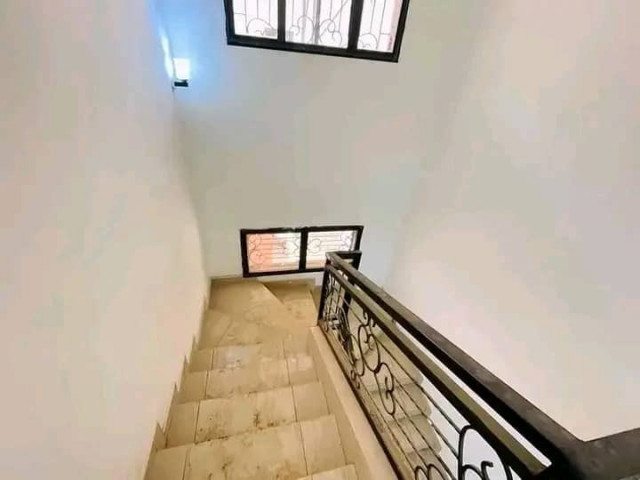 Bâtiment à Lambanyi, Maisons, Conakry