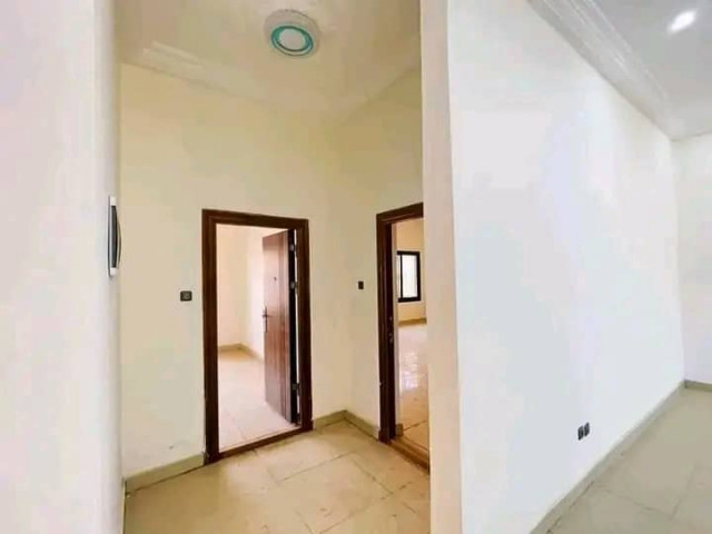 Bâtiment à Lambanyi, Maisons, Conakry