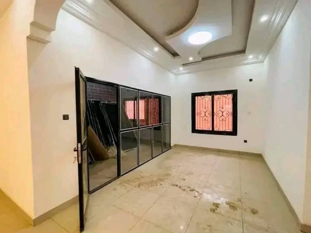 Bâtiment à Lambanyi, Maisons, Conakry