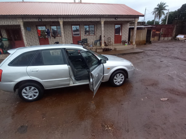 Mazda 323, Voitures, Conakry