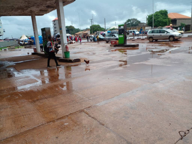 Station Service à Coyah, Locaux Commerciaux, Conakry
