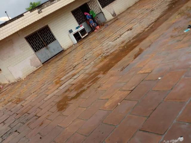 Station Service à Coyah, Locaux Commerciaux, Conakry