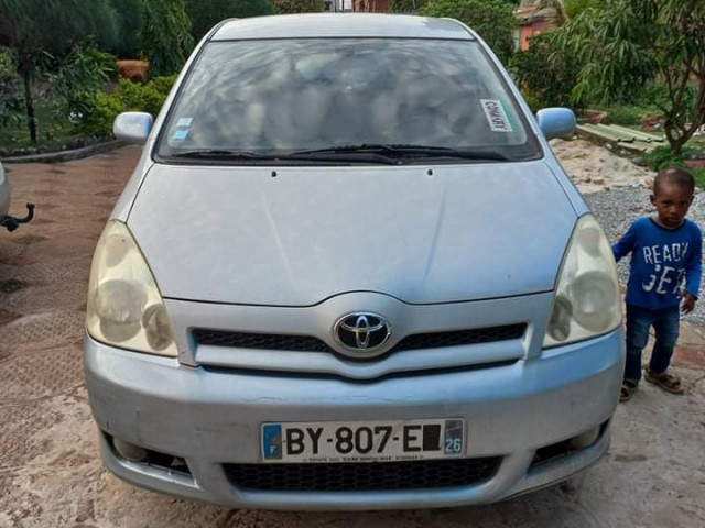 Toyota Corolla Verso, Voitures, Conakry