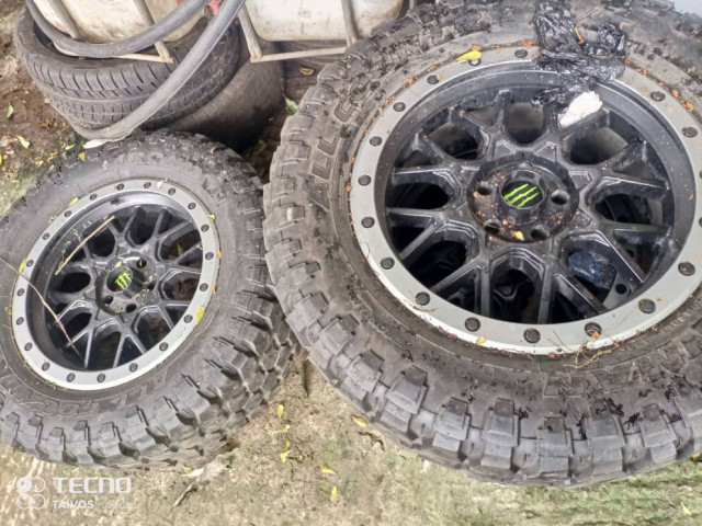 Pneus 🛞 Wrangler, Accessoires Véhicules, Conakry