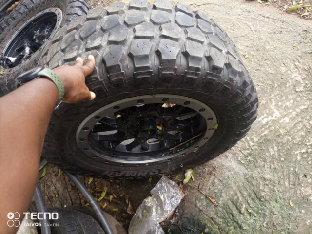 Pneus 🛞 Wrangler, Accessoires Véhicules, Conakry