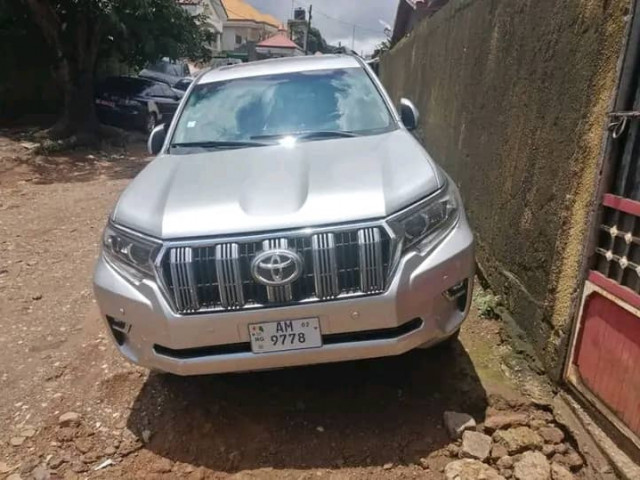 Toyota Land Cruiser Prado, Voitures, Conakry