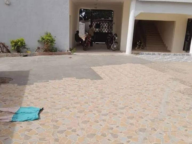 Bâtiment à Nongo, Locaux Commerciaux, Conakry