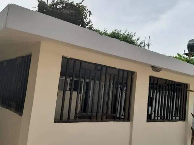 Bâtiment à Nongo, Locaux Commerciaux, Conakry