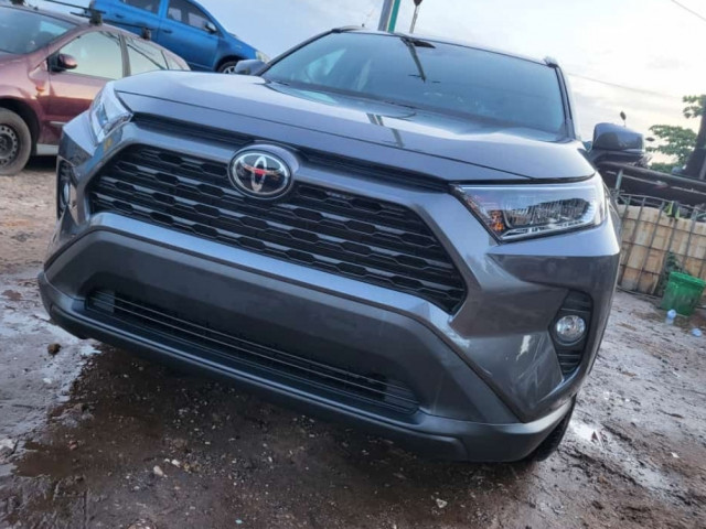 Toyota RAV4, Voitures, Conakry