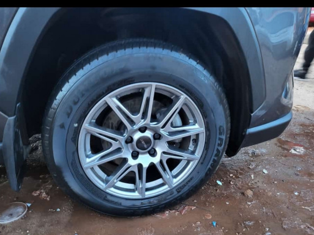 Toyota RAV4, Voitures, Conakry