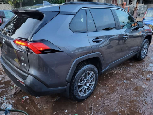Toyota RAV4, Voitures, Conakry