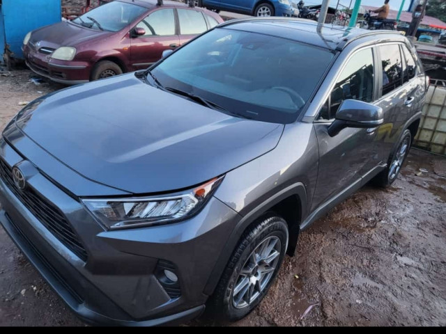 Toyota RAV4, Voitures, Conakry