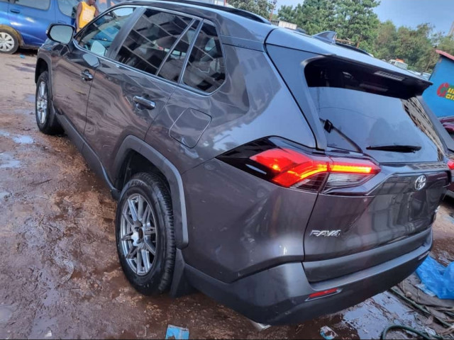 Toyota RAV4, Voitures, Conakry