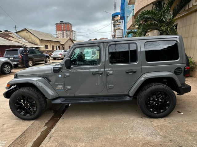 Jeep Wrangler, Voitures, Conakry
