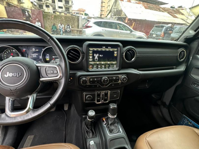 Jeep Wrangler, Voitures, Conakry