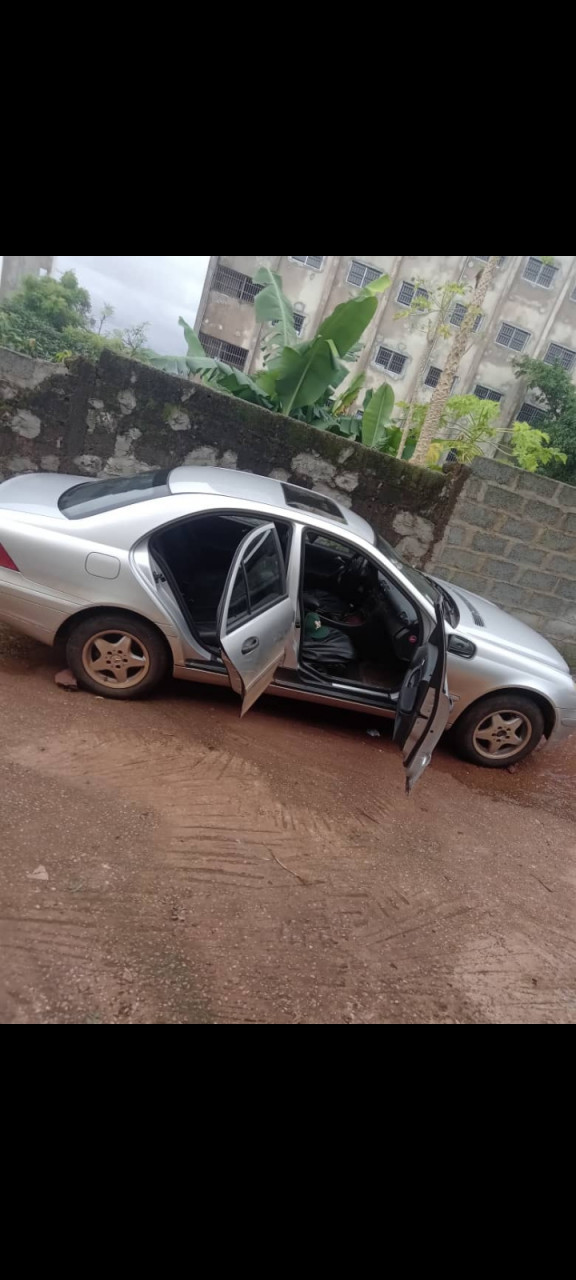 Mercedes-Benz Classe C, Voitures, Conakry