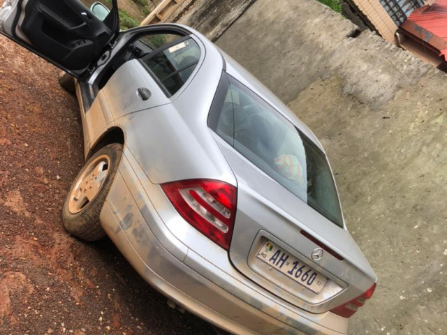 Mercedes-Benz Classe C, Voitures, Conakry