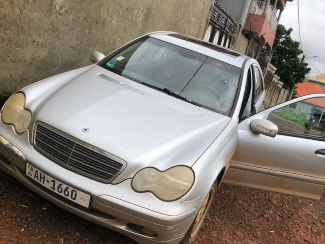 Mercedes-Benz Classe C, Voitures, Conakry