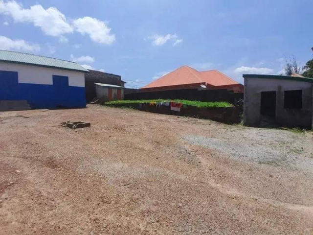 Usine d'Eaux, Locaux Commerciaux, Coyah