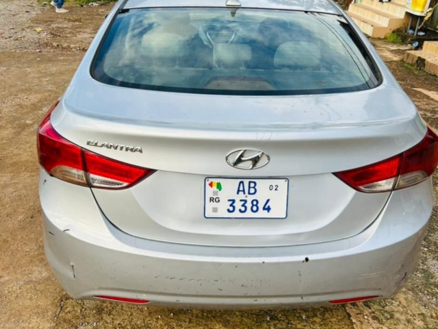 Hyundai Elantra, Voitures, Conakry