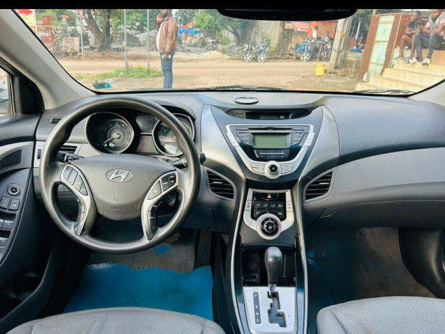 Hyundai Elantra, Voitures, Conakry