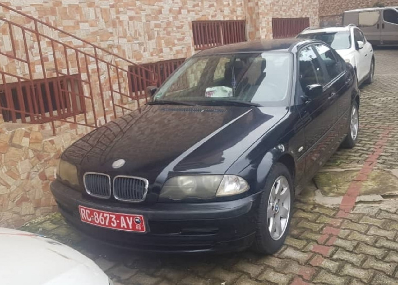 BMW Série 3, Voitures, Conakry