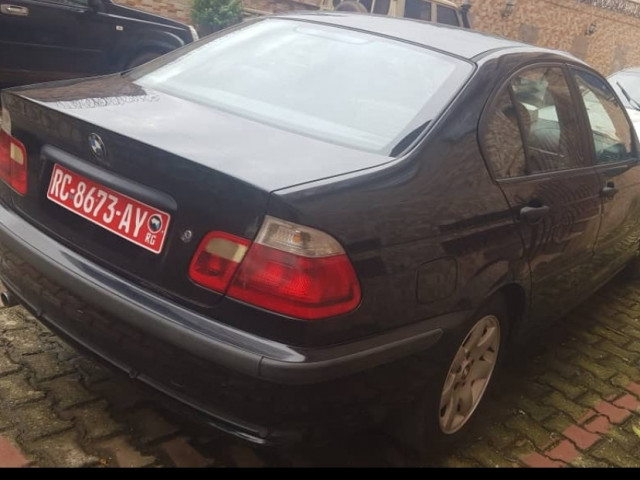 BMW Série 3, Voitures, Conakry