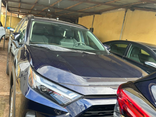 Toyota RAV4, Voitures, Conakry