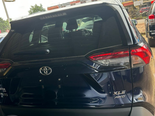Toyota RAV4, Voitures, Conakry