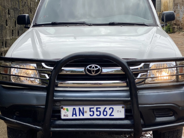 Toyota Hillux, Voitures, Conakry