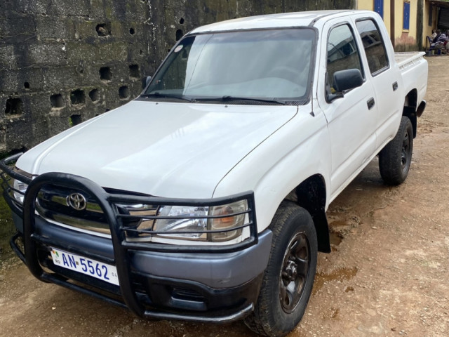 Toyota Hillux, Voitures, Conakry