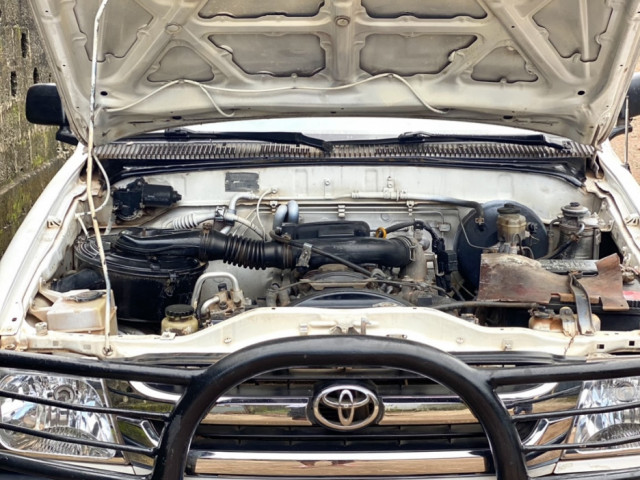 Toyota Hillux, Voitures, Conakry