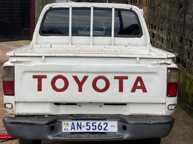 Toyota Hillux, Voitures, Conakry