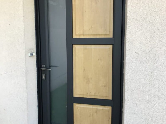 Porte en Aluminium, Portes - Fenêtres, Conakry