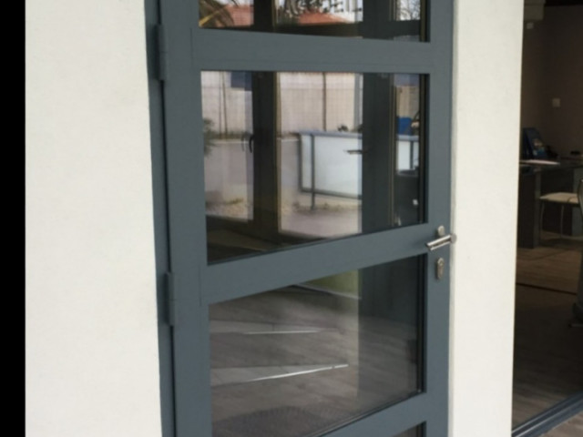 Porte en Aluminium, Portes - Fenêtres, Conakry