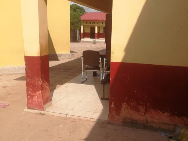 รcole ร Dapompa, Locaux Commerciaux, Conakry