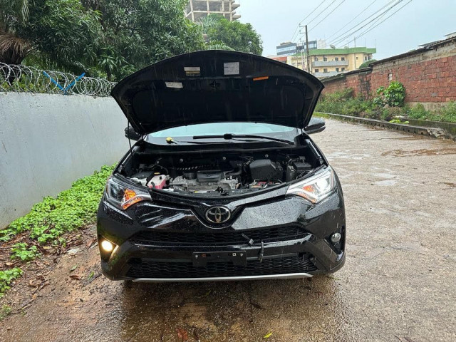 Toyota RAV4, Voitures, Conakry