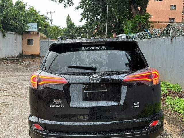 Toyota RAV4, Voitures, Conakry
