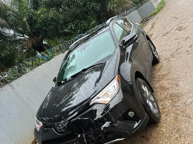 Toyota RAV4, Voitures, Conakry