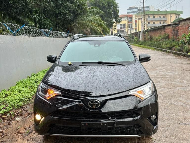 Toyota RAV4, Voitures, Conakry