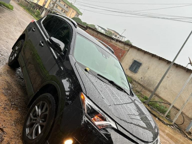 Toyota RAV4, Voitures, Conakry
