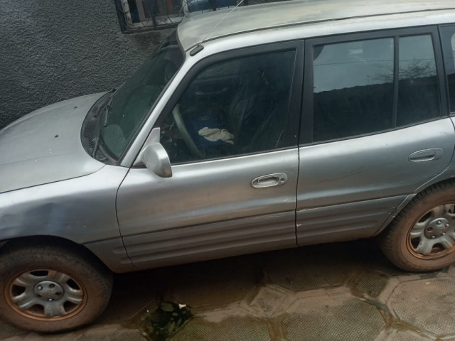 Toyota RAV4, Voitures, Conakry