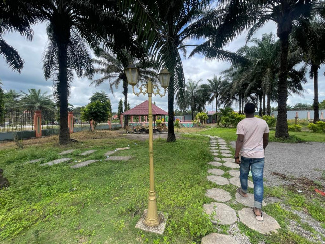 Bâtiment à Maferenya, Locaux Commerciaux, Conakry