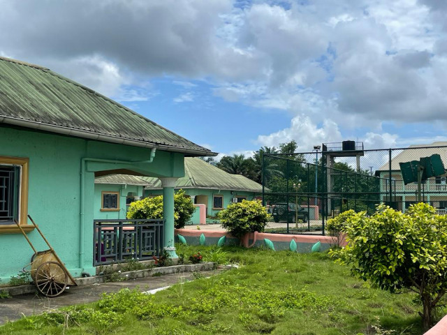 Bâtiment à Maferenya, Locaux Commerciaux, Conakry