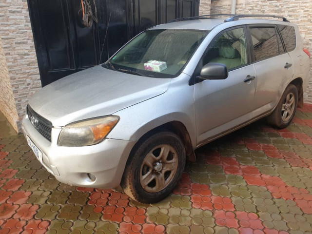 Toyota RAV4, Voitures, Conakry