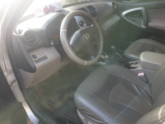 Toyota RAV4, Voitures, Conakry