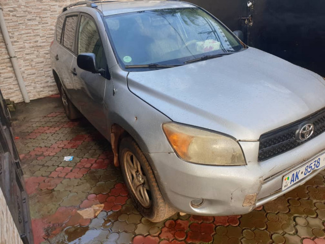 Toyota RAV4, Voitures, Conakry
