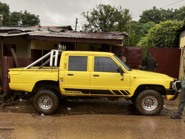 Toyota Hillux, Voitures, Conakry